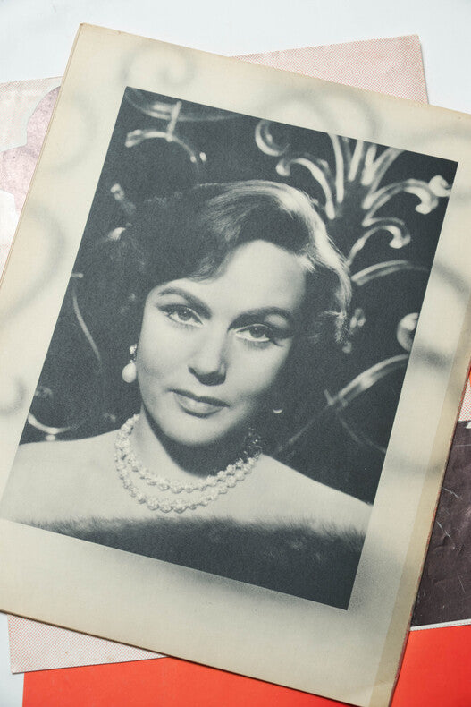 Folies-Bergère — Dossier de presse original complet du synopsis dépliant · Henri Decoin · Eddie Constantine · Zizi Jeanmaire · Films Sirius, 1957